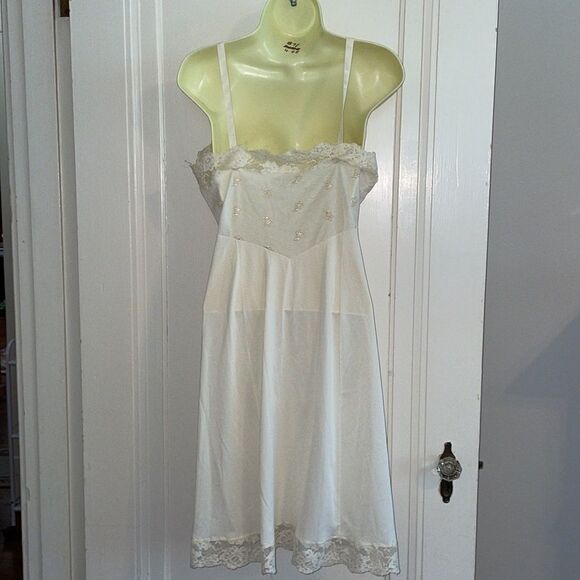 Vtg 50s cream colored nylon full slip - Picture 4 of 8